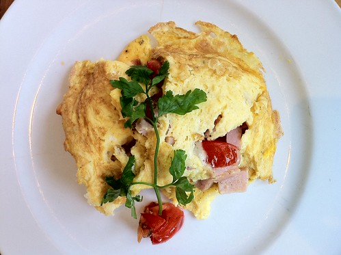 Breakfast at Fenns Quay makes even a Thursday feel like a holiday. Custom ham, cheese, and tomato omelet