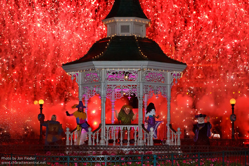 DLP June 2011 - A character filled end to a Magical Night in Parc Disneyland