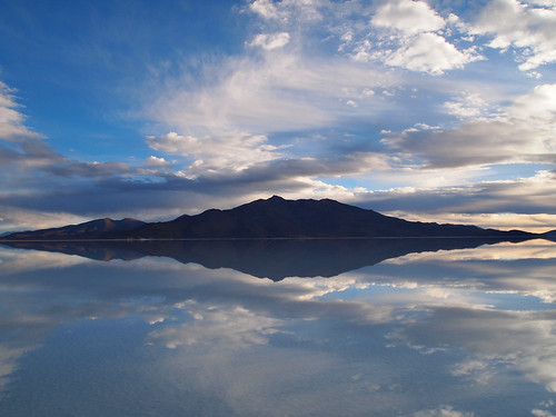 Reflection-Mirror-Salar De Uyuni-Bolivia