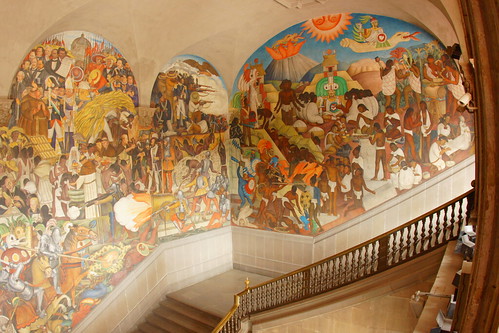 Escalinata de Palacio Nacional con Mural de Diego Rivera