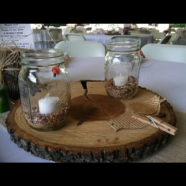 Adorable birdseed and wood wedding centerpieces DIY