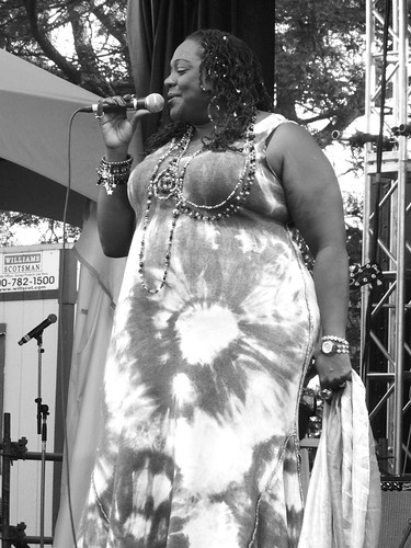 Thornetta Davis at Ottawa Bluesfest 2011