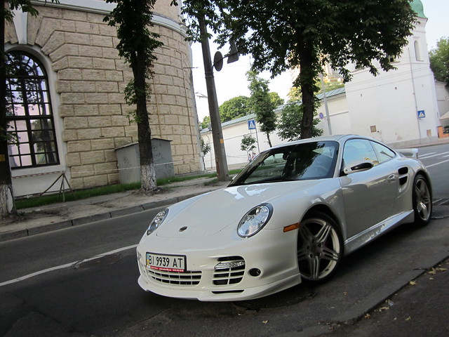 White Porsche 911 Turbo TechArt in Kiev Looks nice in white