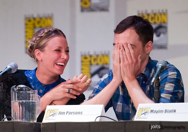 kaley cuoco laughs it up with jim parsons the big bang theory panel 