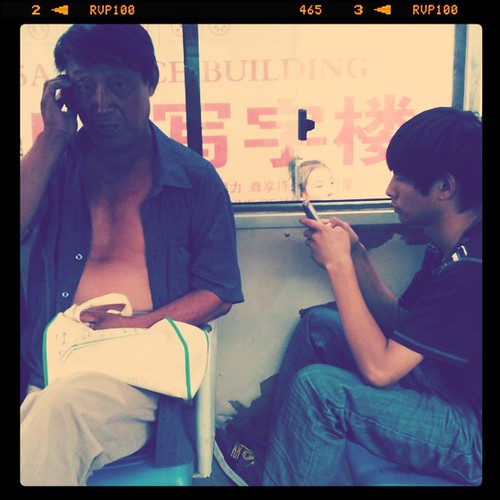 uso de teléfonos móviles en el bus
