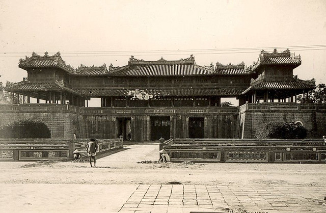 L'entrée principale de la citadelle de Huê, 1925-1930