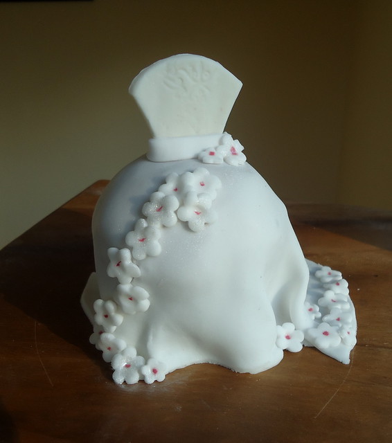 wedding dress cupcake