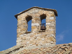L'ermita amb l'obus de campana