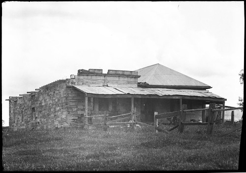 The Homestead, Louth Park, owned by John Thomas Maughan, 1822 on a grant of 123 acres known locally as the old police lock upphotographs ca.1935