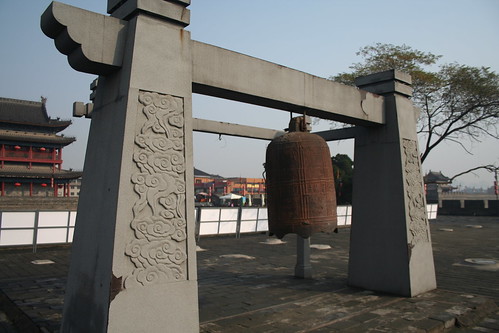 2011-11-18 - Xian - City wall - 14 - Ring wall - Bell