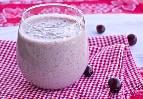 cranberry sauce and honey smoothie