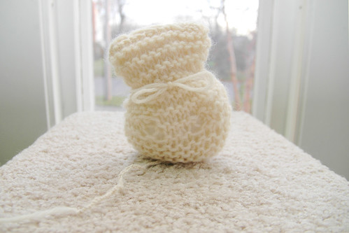 day 2690: knittin' kitties. II.