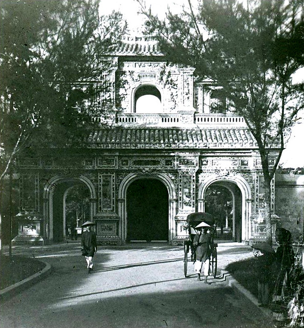 Hue 1925-30 - cửa Hiển Nhơn