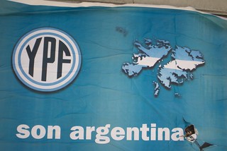 Un poster a favor de  la nacionalización de YPF