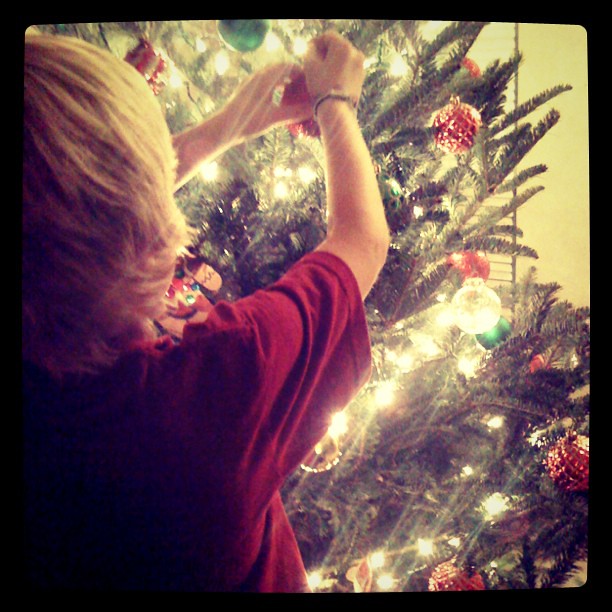 Decorating the #Christmas tree.