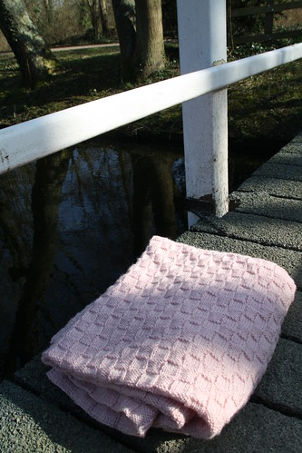 Knitted blanket by Sluuurp