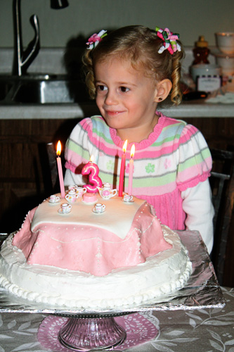 Auttie-and-her-bday-cake