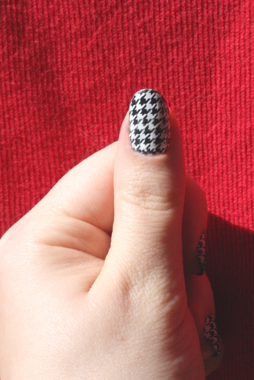 Houndstooth nails, 2