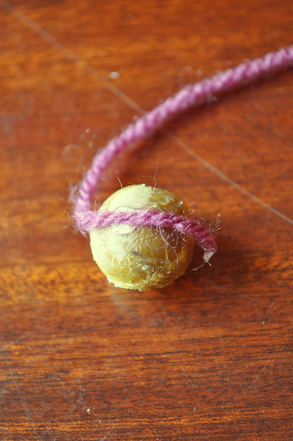 Yarn balls necklace tutorial 1