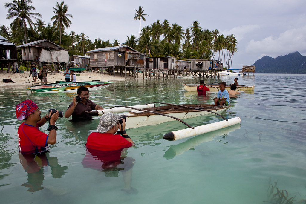 The Photographers at Work | Maiga | Water World | Sea Gypsies