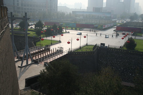 2011-11-18 - Xian - City wall - 09 - Gatehouse wall - Entrance view