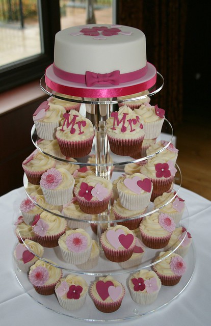 Wedding Cupcake Tower Rich fruit cake top cake with simple heart flower 