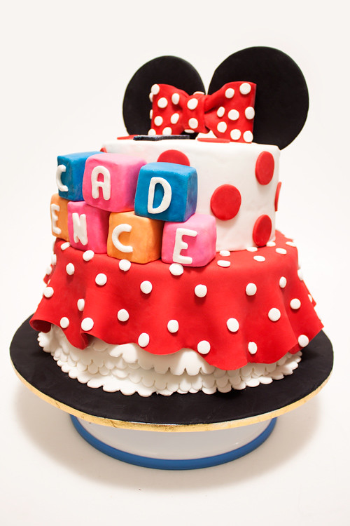 Thanks to my friend and gave me a chance to make this minnie mouse cake as