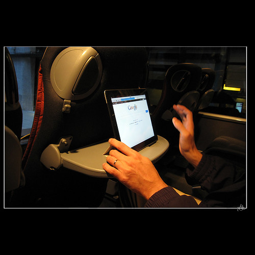 IMG_4736 -- 一上車又玩iPad