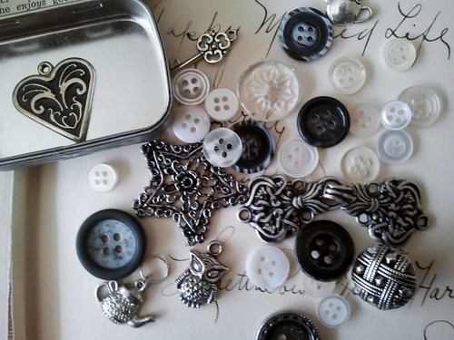 Trinkets Tin with Charms and Buttons