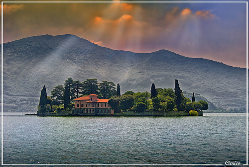 Lago d'Iseo, Peschiera Maraglio - Isola di San Paolo (Lake Iseo, Peschiera Maraglio - Island of St. Paul) by cicrico
