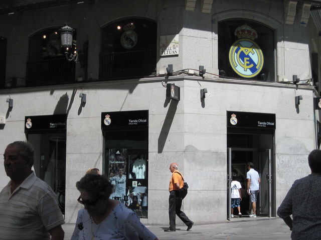 Download this Real Madrid Store picture