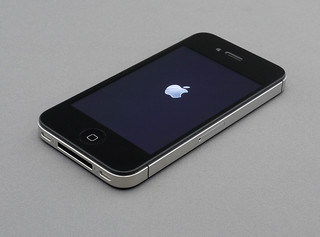 iPhone 4S unboxing 17-10-11