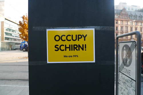 Occupy Schirn Postkarte am Willy Brandt Platz 2011