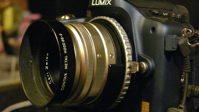 CarlZeiss Contax G 35 mm f2 with hood