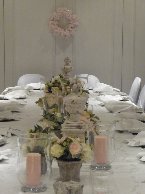 The table looked very pretty at my sister's wedding