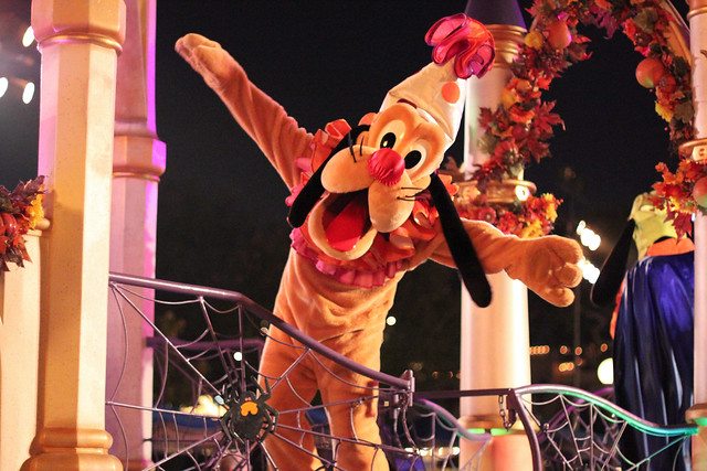 Mickey's Costume Party Cavalcade