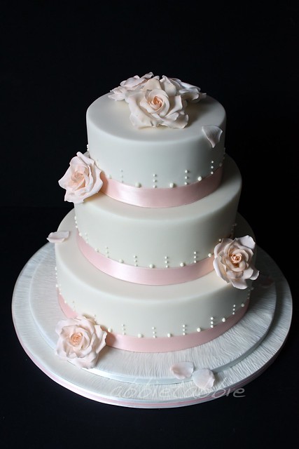 Peach and ivory A wedding cake for a friend of Catherine
