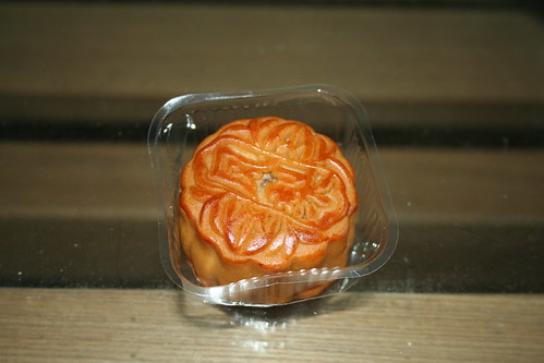 2011-09-06 - Pineapple mooncake - 02 - In tray