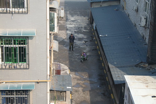 2011-11-18 - Xian - City wall - 26 - Ring wall - Kiddy motorbike