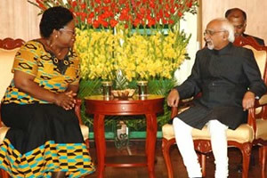 Republic of Zimbabwe Vice-President Joice Mujuru with Indian Vice-President Mohd Hamid Ansari. The two officials held discussions in New Delhi.  Both countries are seeking to strengthen economic and political ties. by Pan-African News Wire File Photos