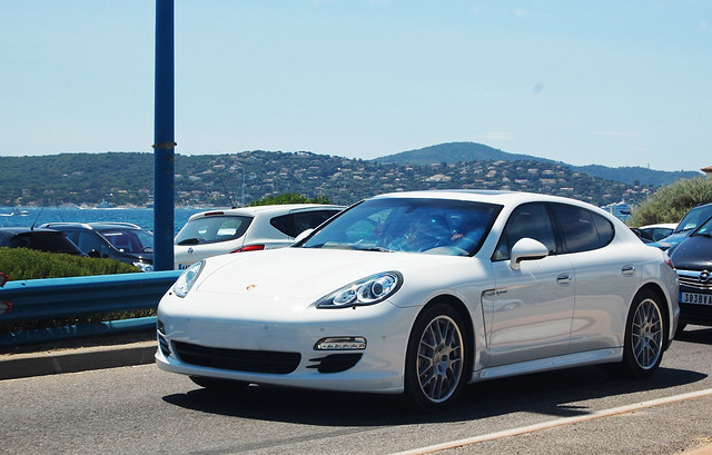 Later we saw this beautiful white Panamera In it there where two ladies who