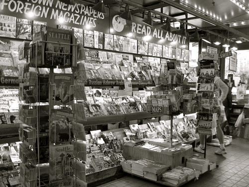Newsstand in BW