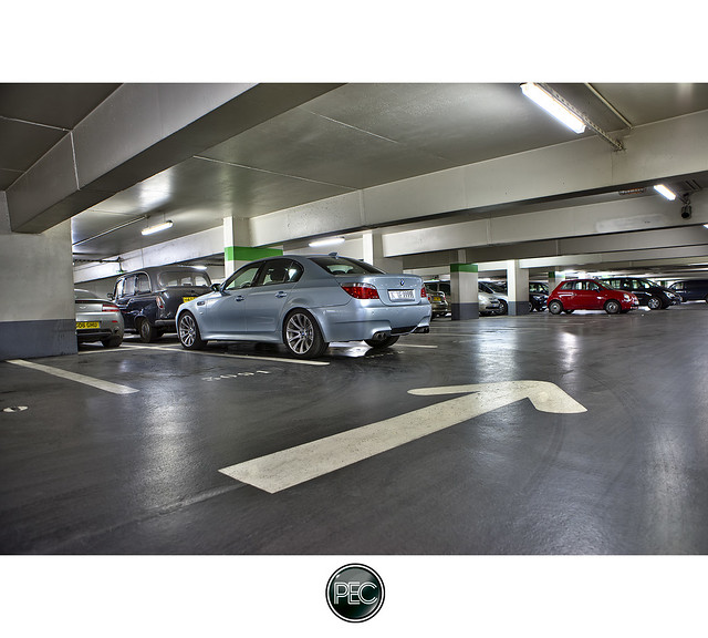 HDR BMW M5 parking place Vend me Paris Canon 5D mark II Canon 2470 28 L