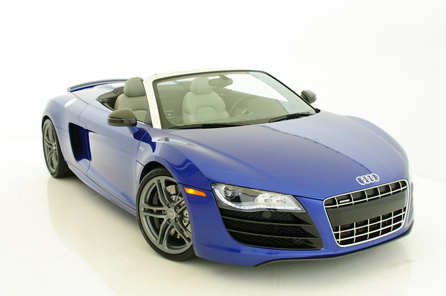 Blue Audi R8 2011 Blue Audi R8 This car came into work and I was in love