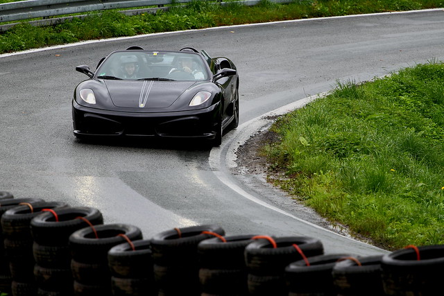 Ferrari stradaleein Traum in schwarz