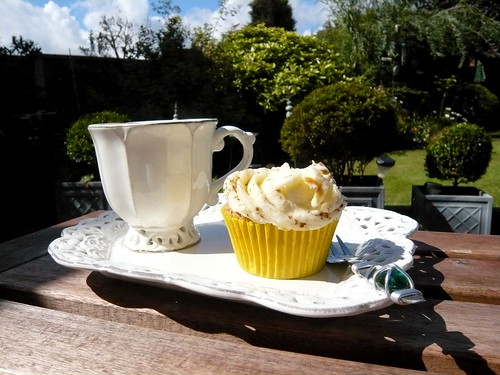 Morning tea & cake in the garden