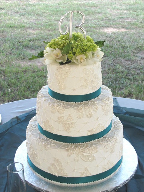 Lace Wedding Cake Inspired by the lace on the brides dress doesn 39t look 
