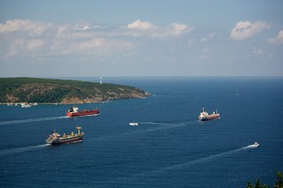 Racing boats towards the Black Sea