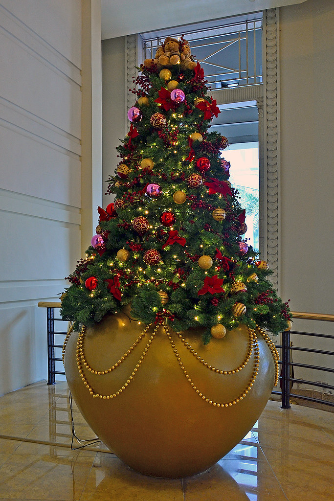 Teddy bear Christmas tree at The Fullerton Hotel, Singapore