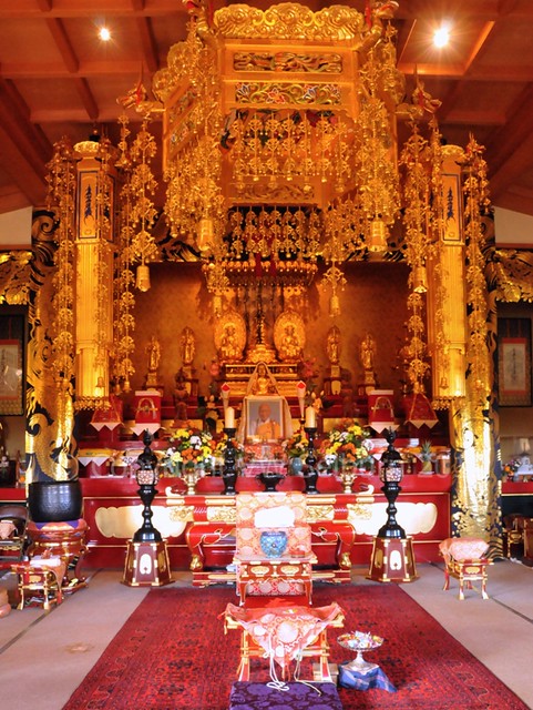 inside-the-japanese-buddhist-temple-vws0957-copyright-vw-flickr